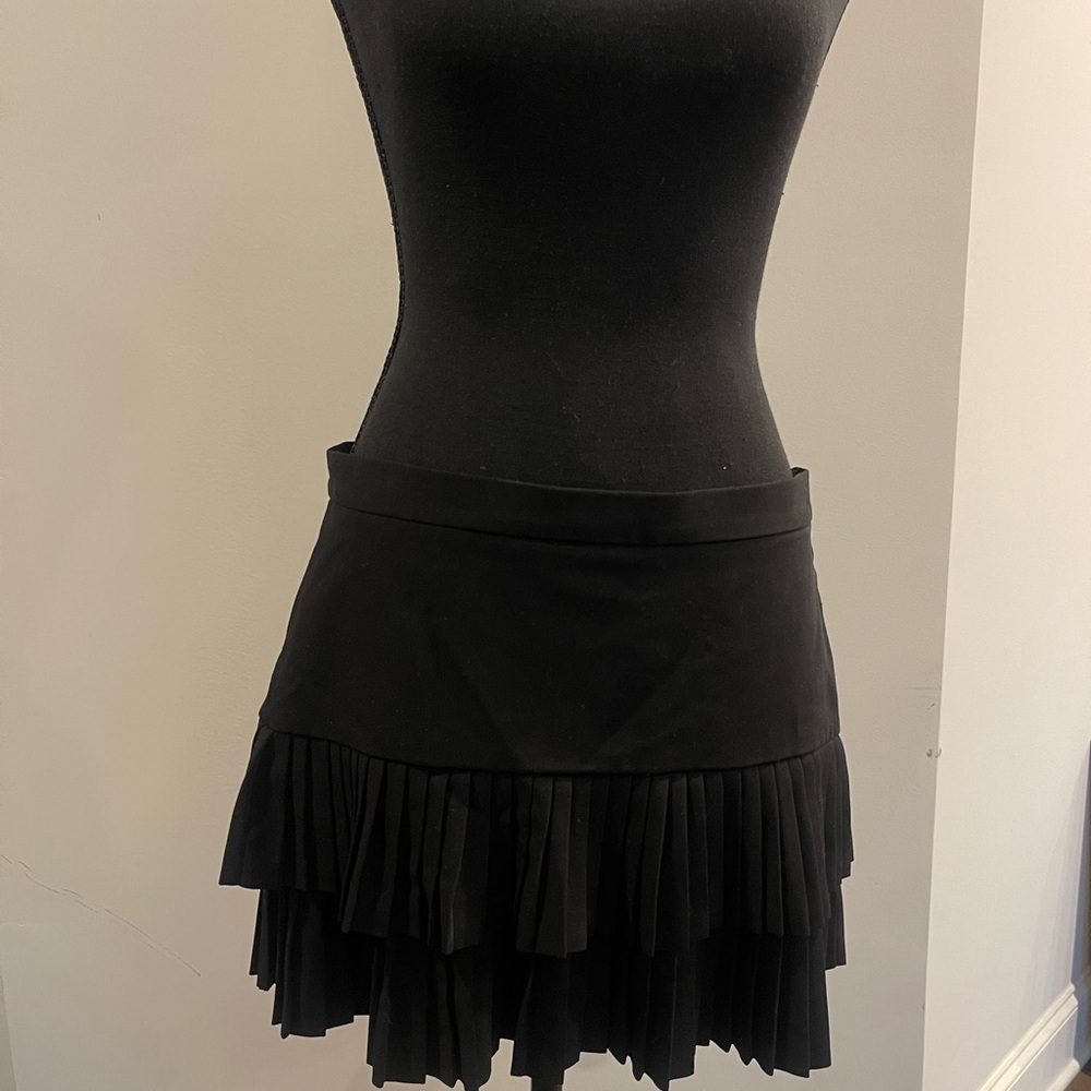 BCBGMaxAzria Black Tiered Pleated Mini Skirt